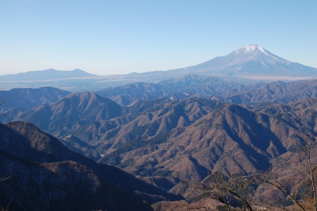 The left mountain is Mt. Ashitaka.