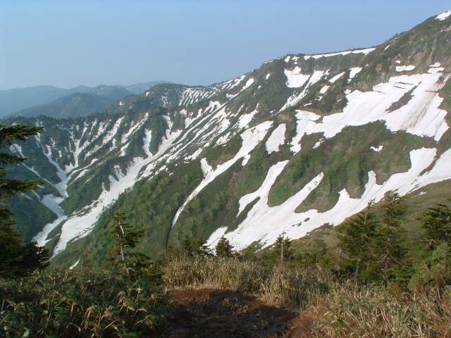 The remaining snow of the ridge.
