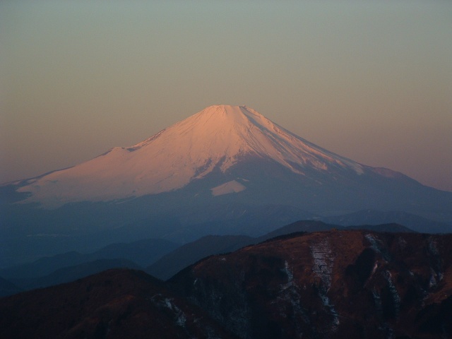 Mt. Fuji is stained with the morning sun.